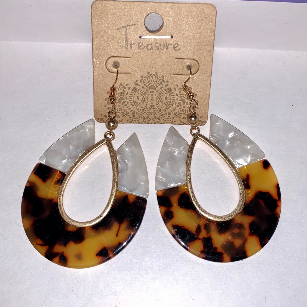 Treasure tortoiseshell and white acrylic earrings